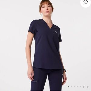 Figs Catarina One-Pocket Scrub Top in Navy size XS